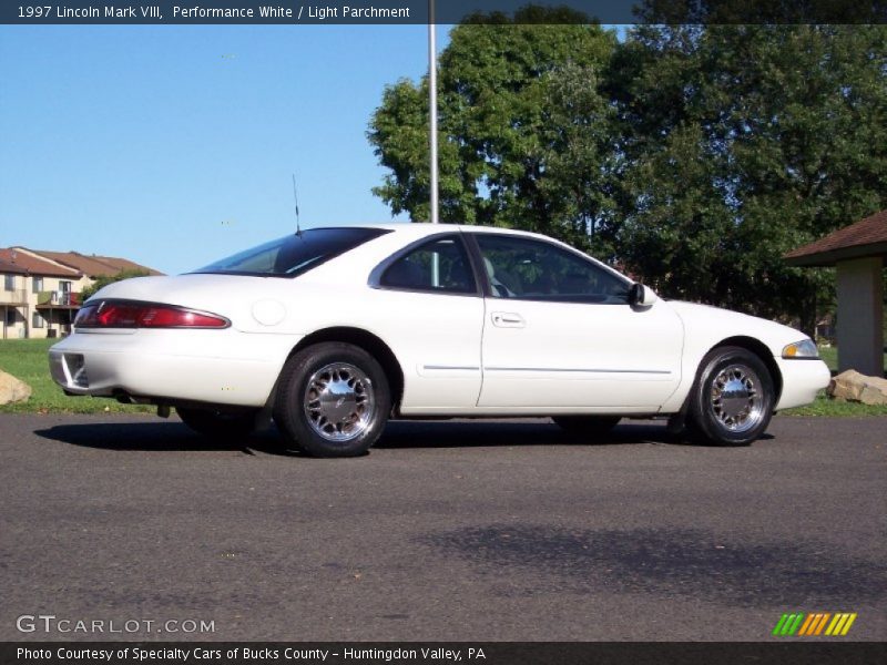 Performance White / Light Parchment 1997 Lincoln Mark VIII