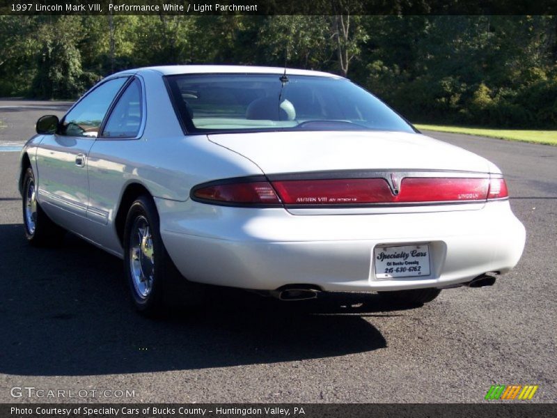 Performance White / Light Parchment 1997 Lincoln Mark VIII