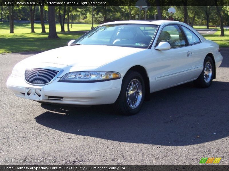 Performance White / Light Parchment 1997 Lincoln Mark VIII