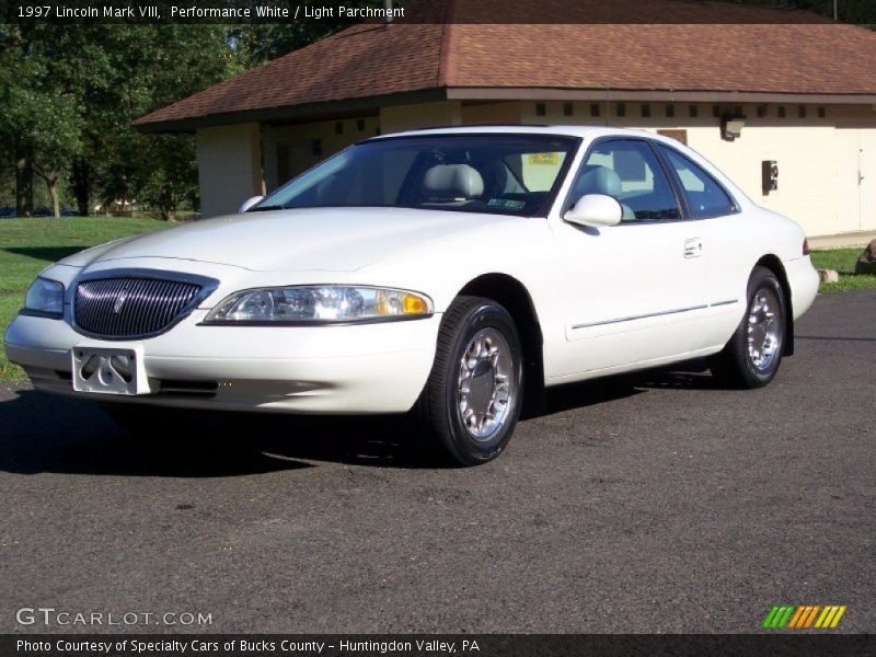 Performance White / Light Parchment 1997 Lincoln Mark VIII