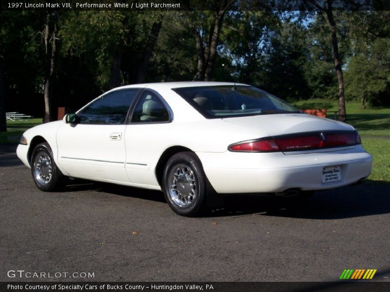 Performance White / Light Parchment 1997 Lincoln Mark VIII