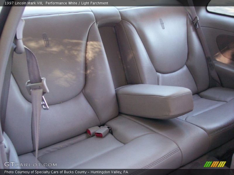 Performance White / Light Parchment 1997 Lincoln Mark VIII