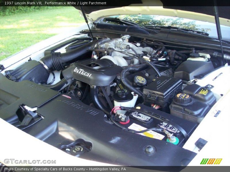 Performance White / Light Parchment 1997 Lincoln Mark VIII
