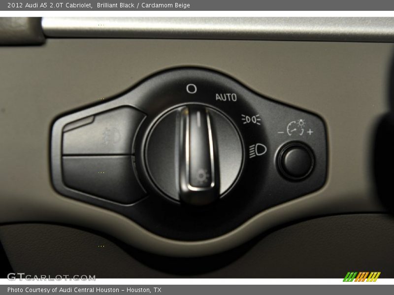 Controls of 2012 A5 2.0T Cabriolet