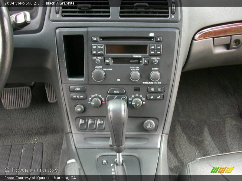 Controls of 2004 S60 2.5T