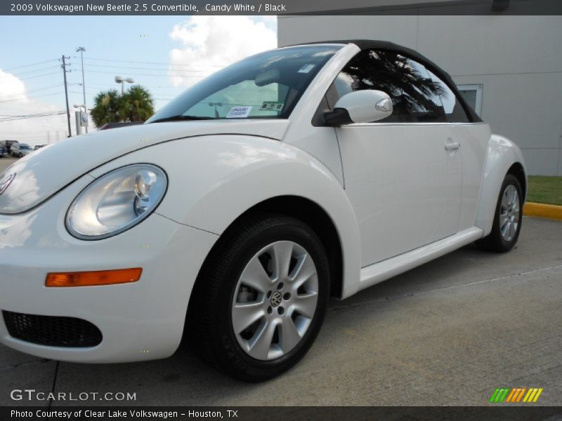 Candy White / Black 2009 Volkswagen New Beetle 2.5 Convertible