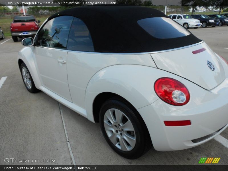 Candy White / Black 2009 Volkswagen New Beetle 2.5 Convertible