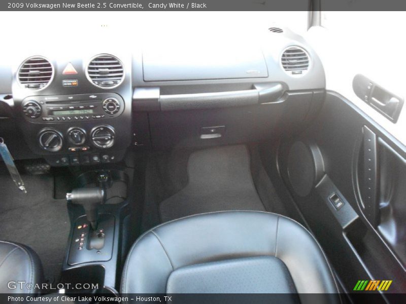 Candy White / Black 2009 Volkswagen New Beetle 2.5 Convertible