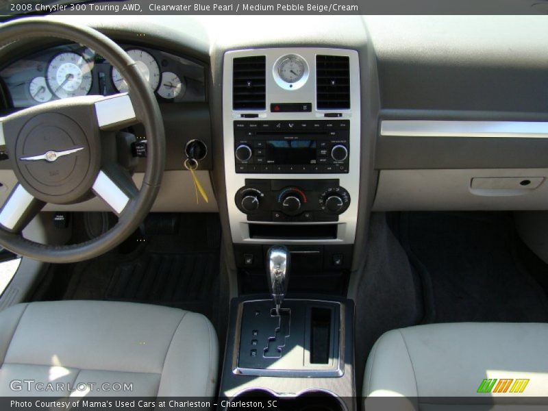 Dashboard of 2008 300 Touring AWD