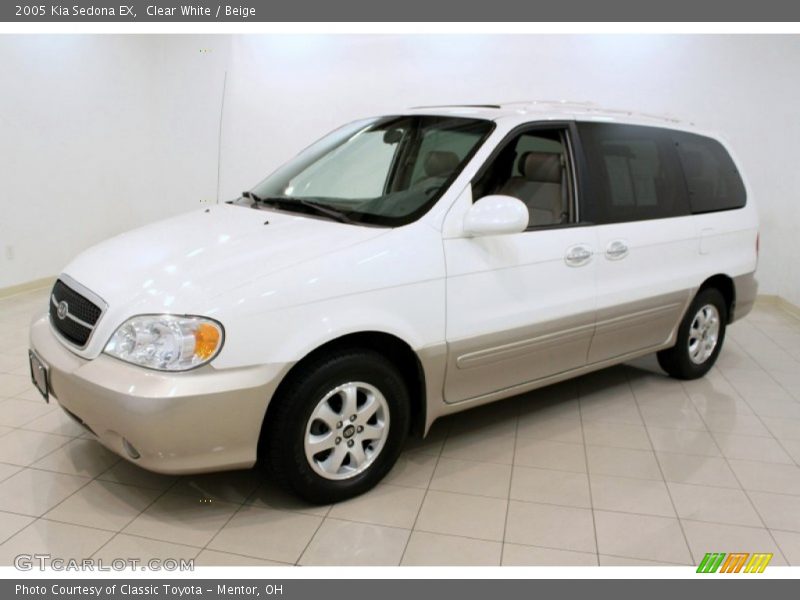 Clear White / Beige 2005 Kia Sedona EX