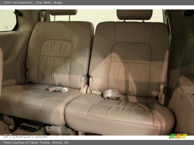 Clear White / Beige 2005 Kia Sedona EX
