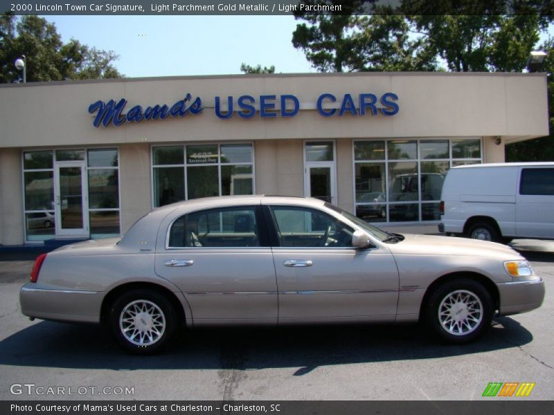 Light Parchment Gold Metallic / Light Parchment 2000 Lincoln Town Car Signature