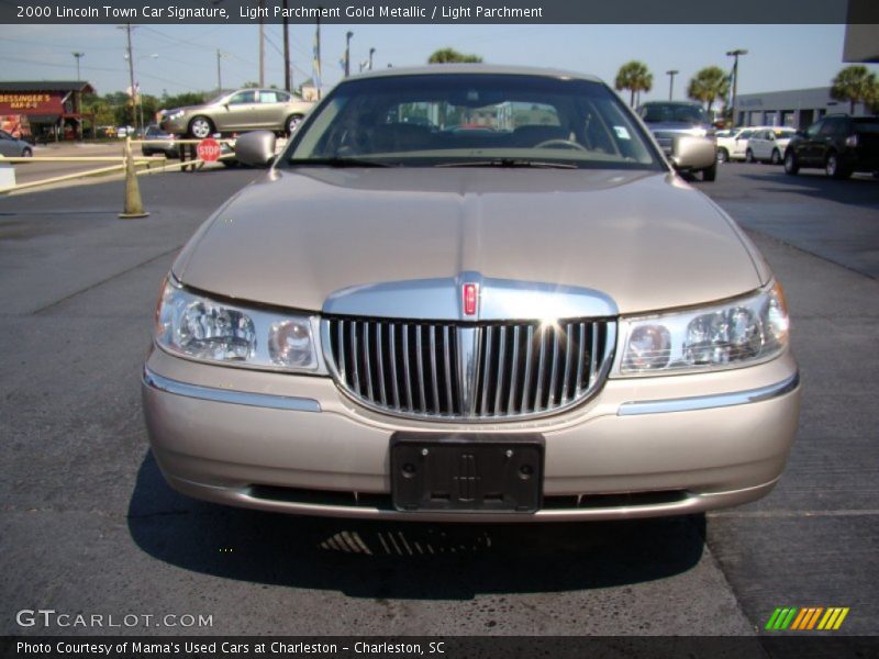 Light Parchment Gold Metallic / Light Parchment 2000 Lincoln Town Car Signature