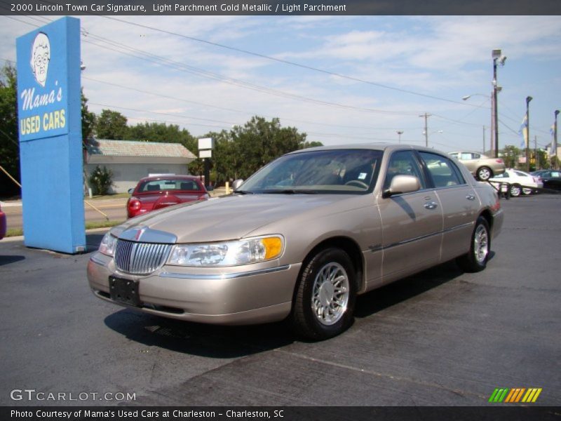 Light Parchment Gold Metallic / Light Parchment 2000 Lincoln Town Car Signature
