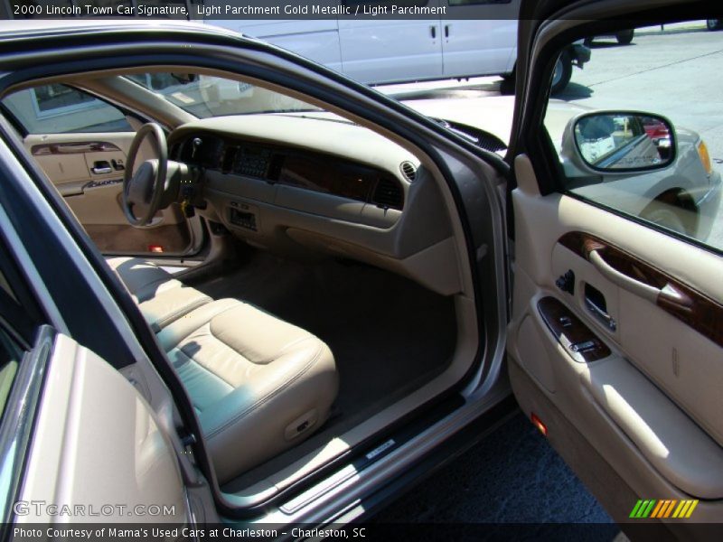 Light Parchment Gold Metallic / Light Parchment 2000 Lincoln Town Car Signature
