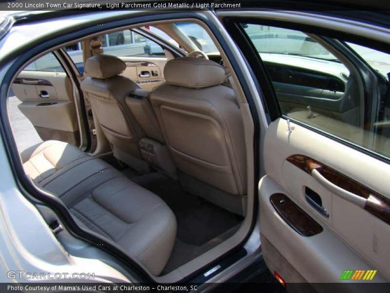 Light Parchment Gold Metallic / Light Parchment 2000 Lincoln Town Car Signature