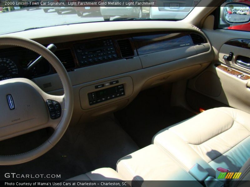 Light Parchment Gold Metallic / Light Parchment 2000 Lincoln Town Car Signature