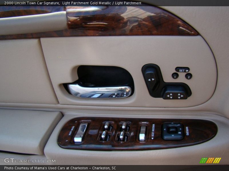 Light Parchment Gold Metallic / Light Parchment 2000 Lincoln Town Car Signature