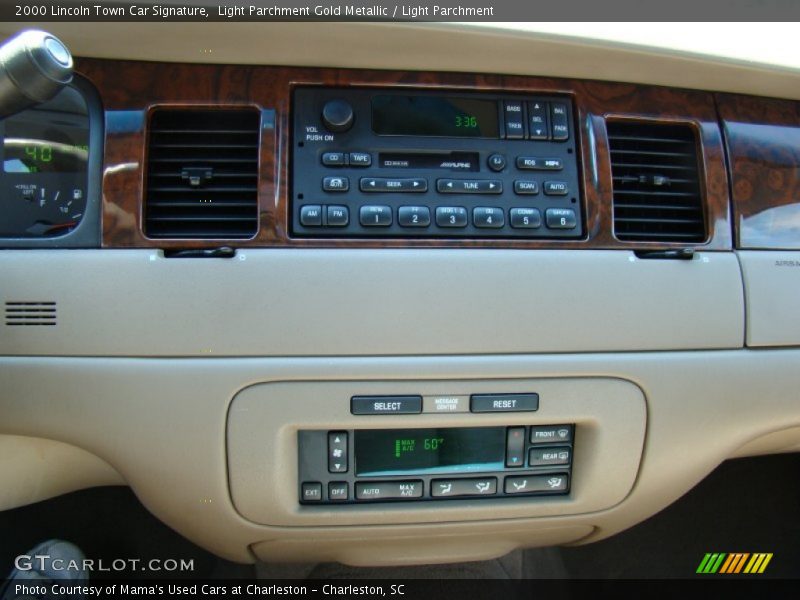 Light Parchment Gold Metallic / Light Parchment 2000 Lincoln Town Car Signature