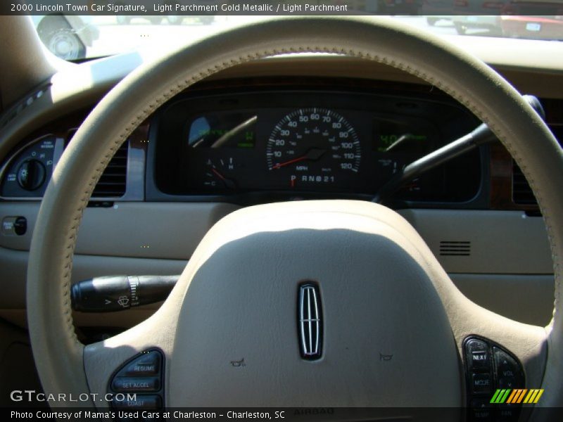 Light Parchment Gold Metallic / Light Parchment 2000 Lincoln Town Car Signature