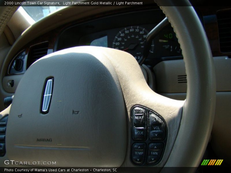 Light Parchment Gold Metallic / Light Parchment 2000 Lincoln Town Car Signature