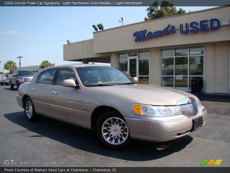 Light Parchment Gold Metallic / Light Parchment 2000 Lincoln Town Car Signature