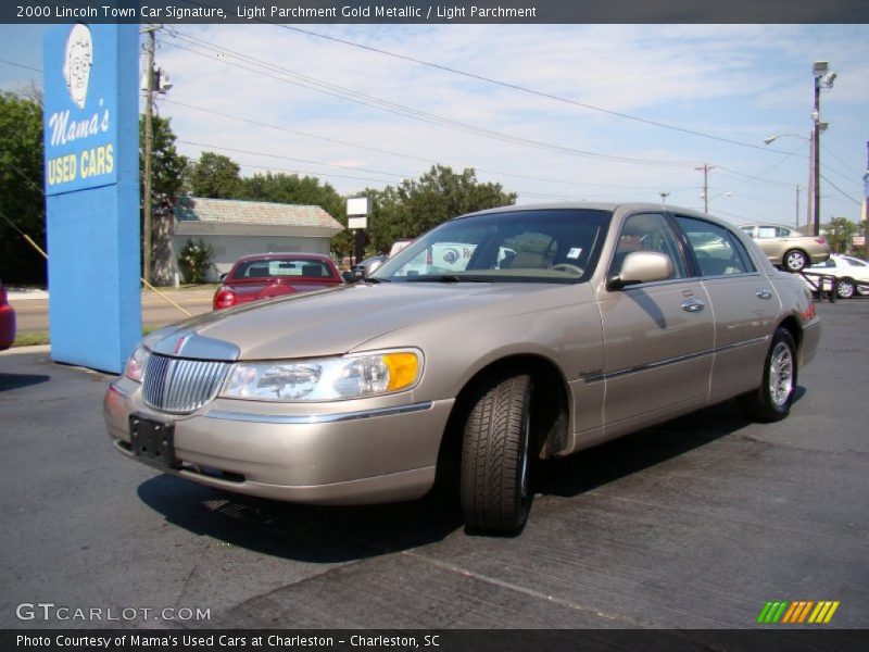 Light Parchment Gold Metallic / Light Parchment 2000 Lincoln Town Car Signature