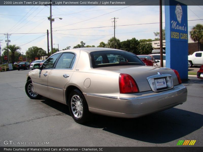Light Parchment Gold Metallic / Light Parchment 2000 Lincoln Town Car Signature