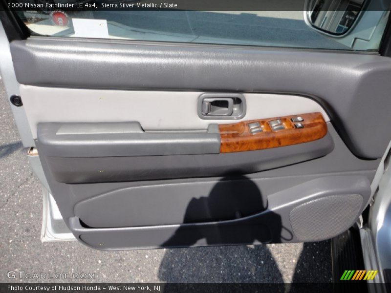 Sierra Silver Metallic / Slate 2000 Nissan Pathfinder LE 4x4