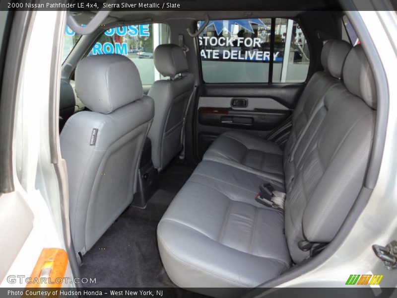 Sierra Silver Metallic / Slate 2000 Nissan Pathfinder LE 4x4