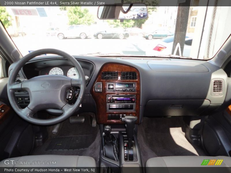 Sierra Silver Metallic / Slate 2000 Nissan Pathfinder LE 4x4