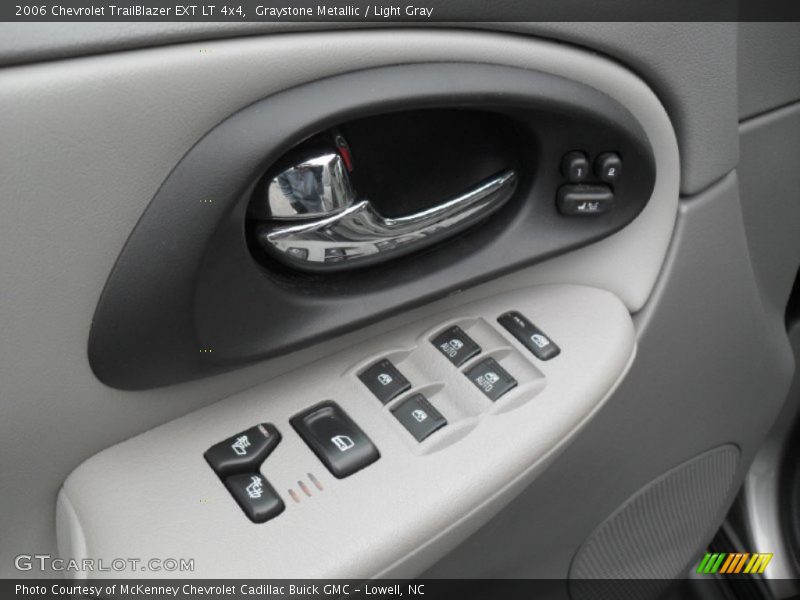 Controls of 2006 TrailBlazer EXT LT 4x4