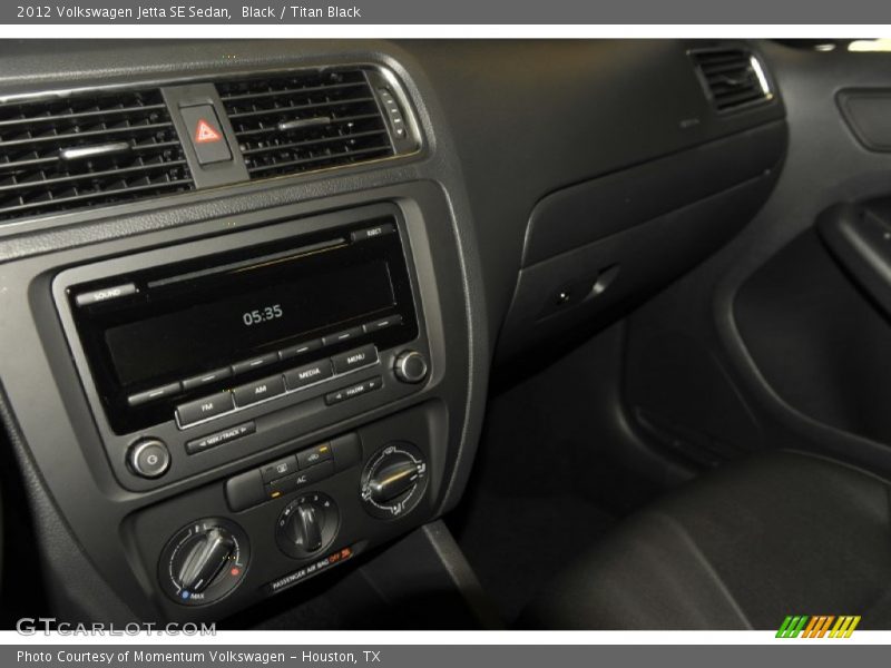 Black / Titan Black 2012 Volkswagen Jetta SE Sedan