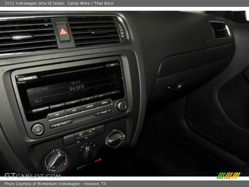 Candy White / Titan Black 2012 Volkswagen Jetta SE Sedan