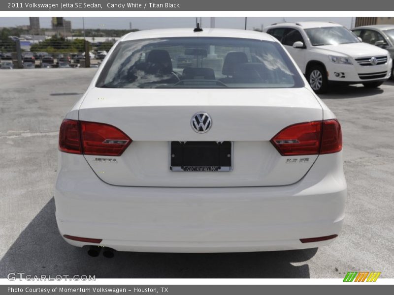 Candy White / Titan Black 2011 Volkswagen Jetta SE Sedan