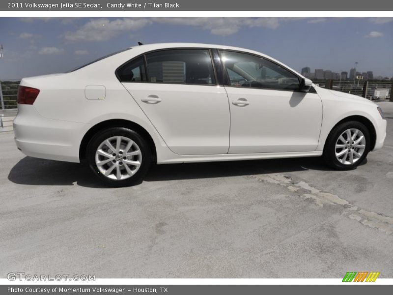 Candy White / Titan Black 2011 Volkswagen Jetta SE Sedan