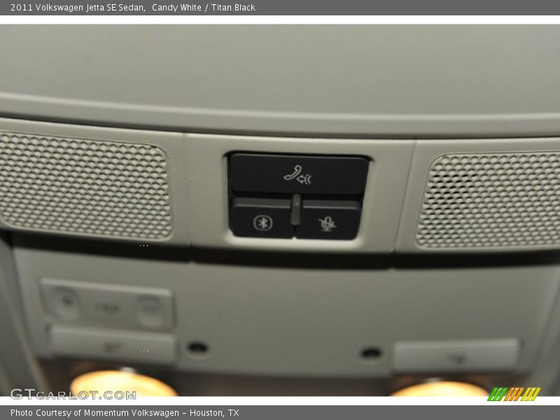 Candy White / Titan Black 2011 Volkswagen Jetta SE Sedan