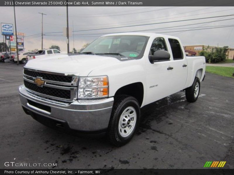Front 3/4 View of 2011 Silverado 2500HD Crew Cab 4x4