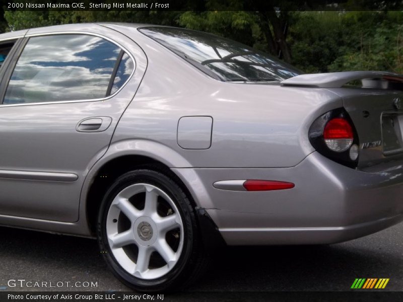 Sterling Mist Metallic / Frost 2000 Nissan Maxima GXE