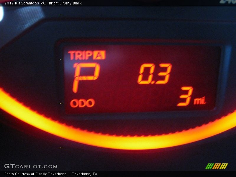 Bright Silver / Black 2012 Kia Sorento SX V6