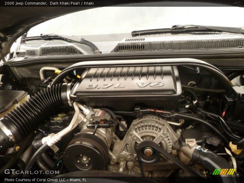 Dark Khaki Pearl / Khaki 2006 Jeep Commander