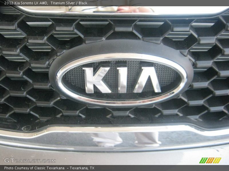 Titanium Silver / Black 2012 Kia Sorento LX AWD