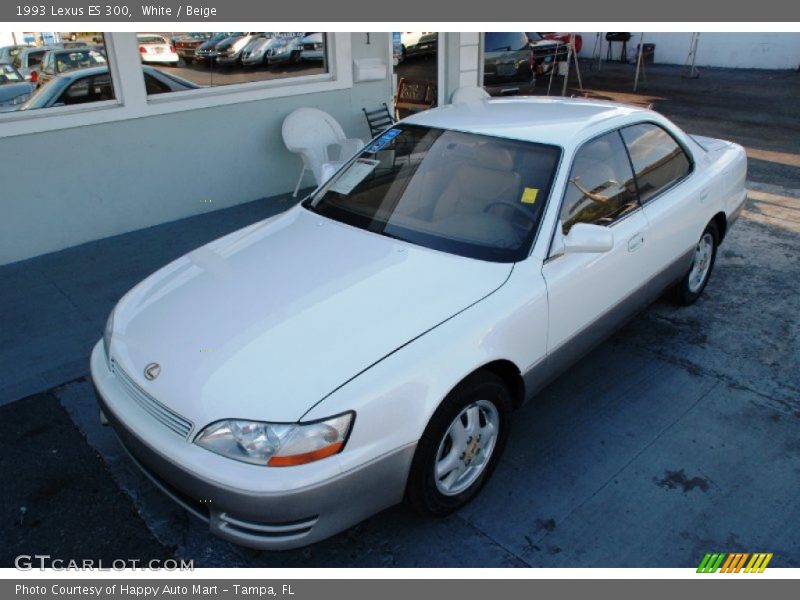 Front 3/4 View of 1993 ES 300