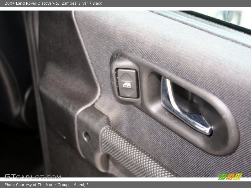 Zambezi Silver / Black 2004 Land Rover Discovery S