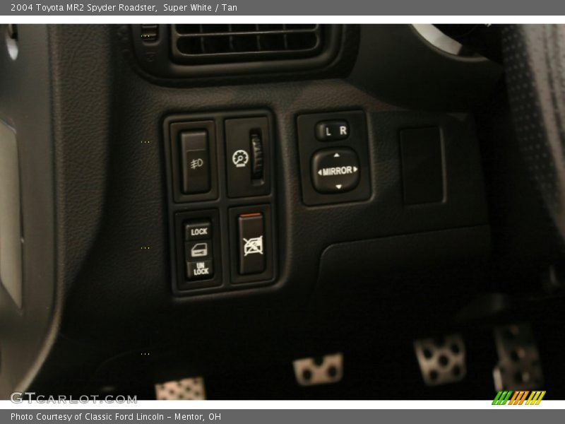 Super White / Tan 2004 Toyota MR2 Spyder Roadster