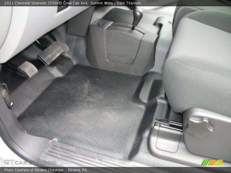 Summit White / Dark Titanium 2011 Chevrolet Silverado 2500HD Crew Cab 4x4