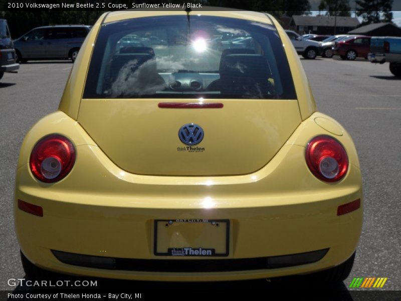 Sunflower Yellow / Black 2010 Volkswagen New Beetle 2.5 Coupe