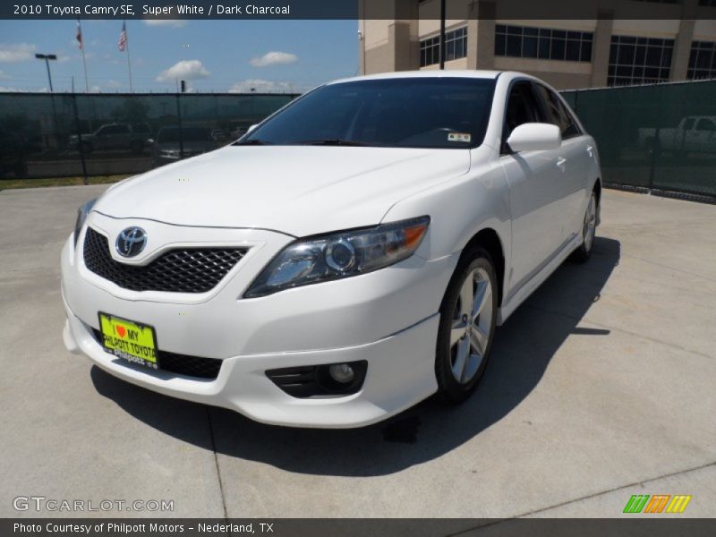 Super White / Dark Charcoal 2010 Toyota Camry SE