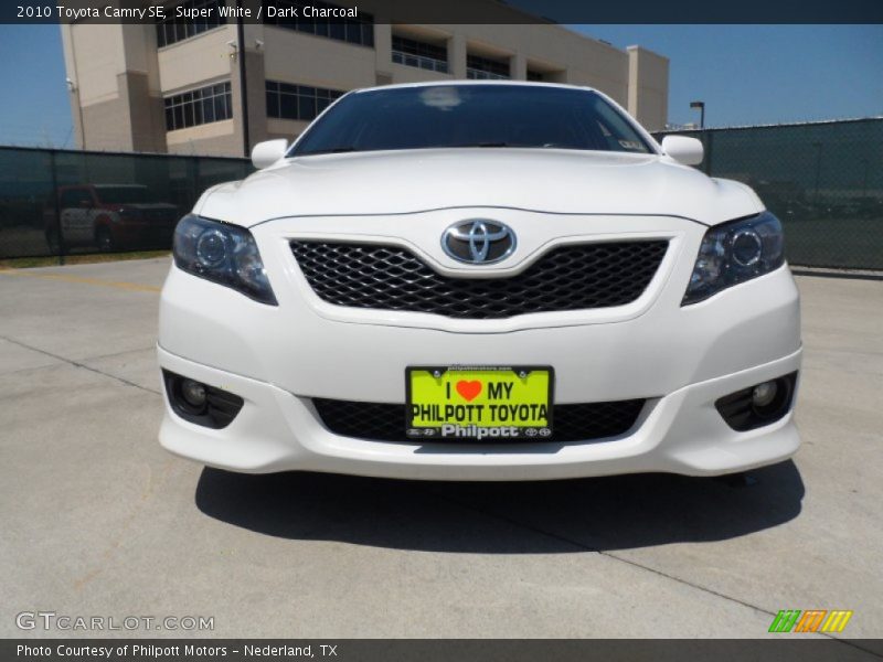 Super White / Dark Charcoal 2010 Toyota Camry SE