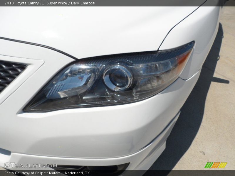 Super White / Dark Charcoal 2010 Toyota Camry SE